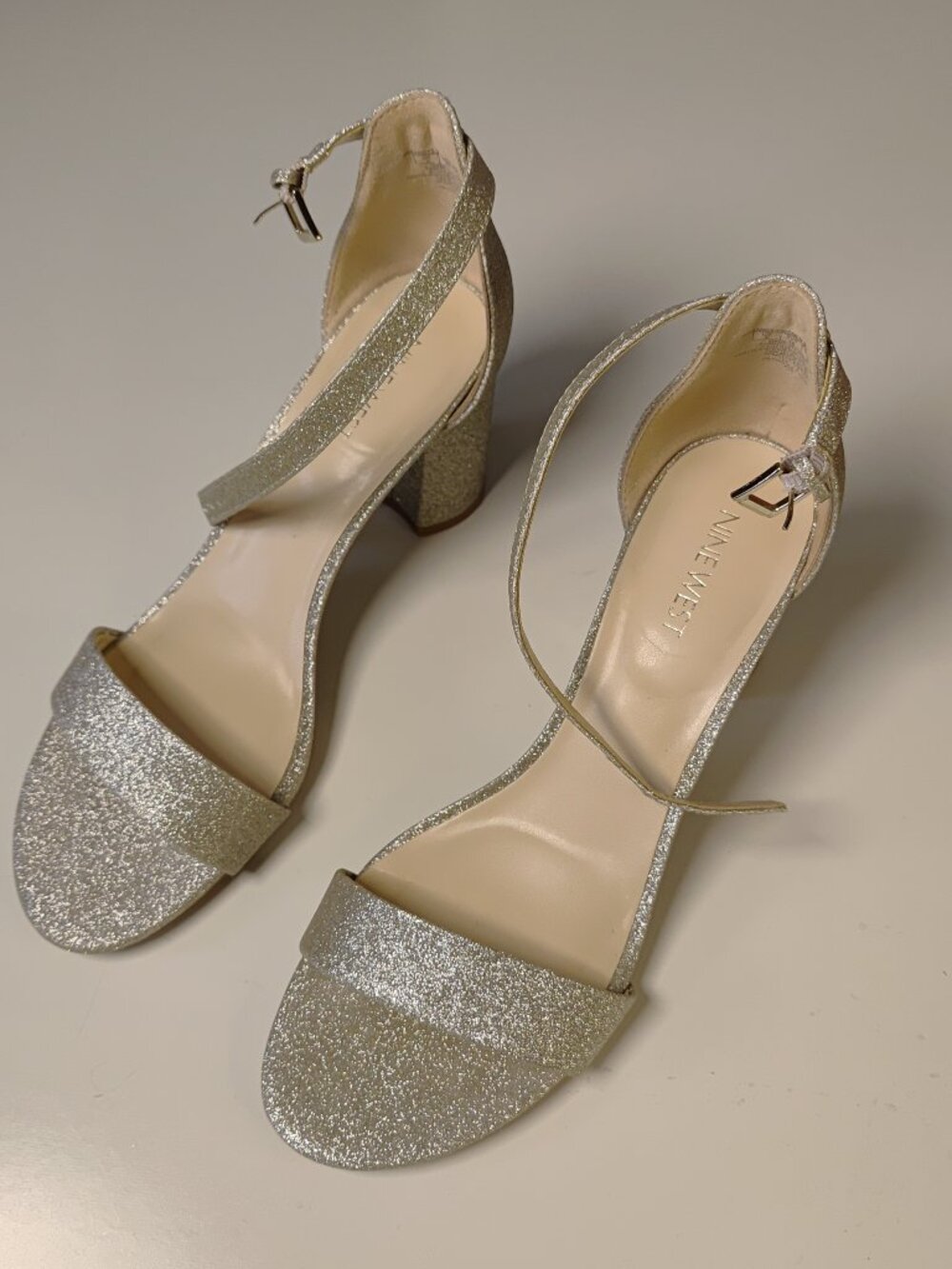 Nine West Size 9M Silver Glitter Ankle Strap Block Heel Sandal